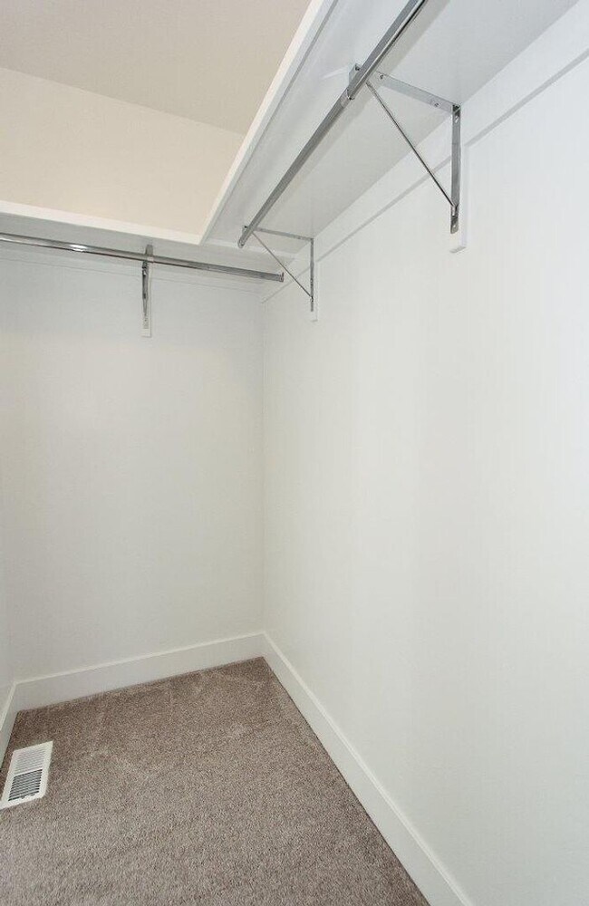 Building Photo - Immaculate Single-Level Home