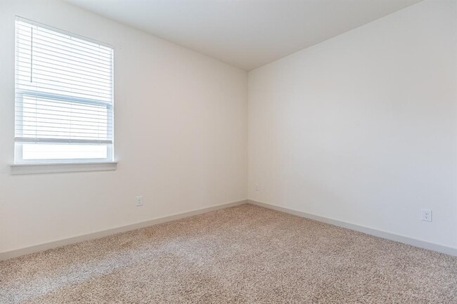 Building Photo - 305 Fairfax Ave