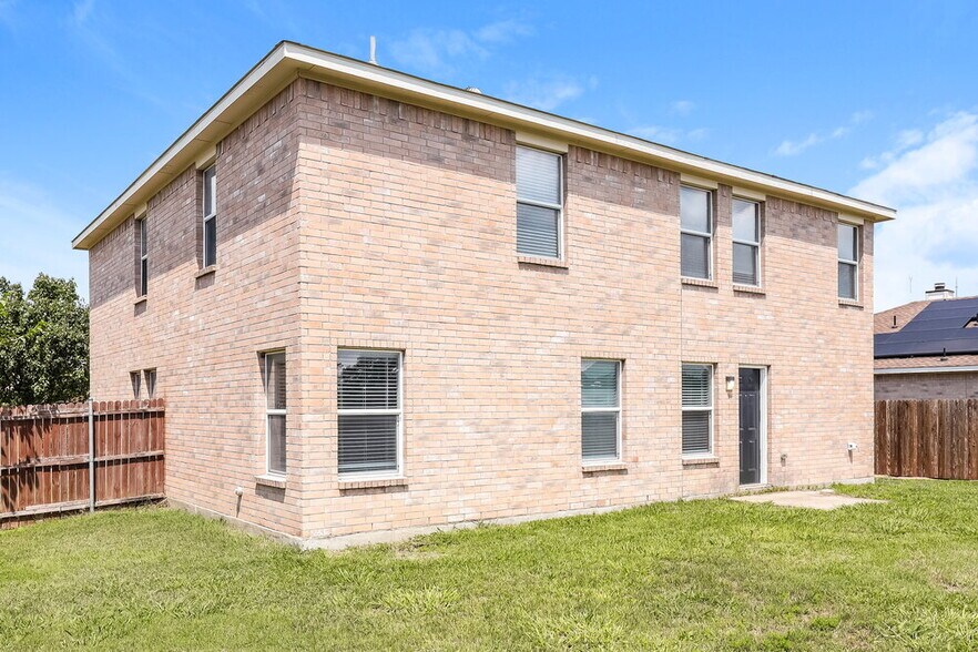 Building Photo - 1330 Flagstone St