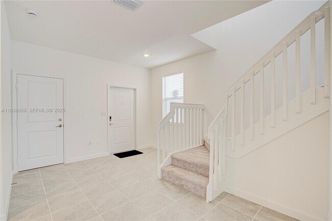 Building Photo - 2642 SE 24th St