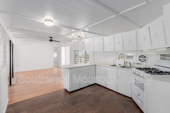 Building Photo - 29967 N Sandridge Dr
