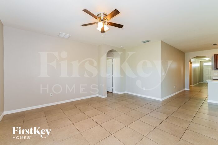 Building Photo - 933 SE 26th Terrace