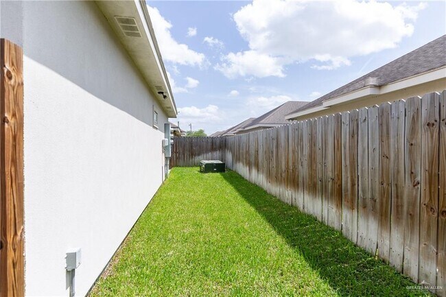 Building Photo - 15 Sabercat Ave