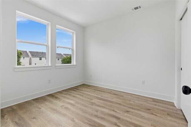 Building Photo - 812 Elkhart St