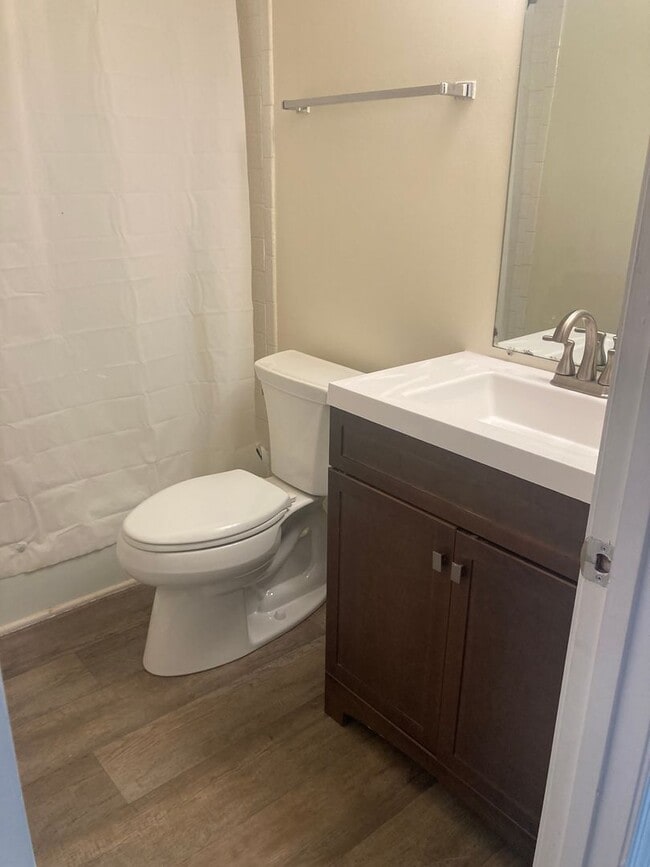 Building Photo - 1502 Benjamin Pkwy