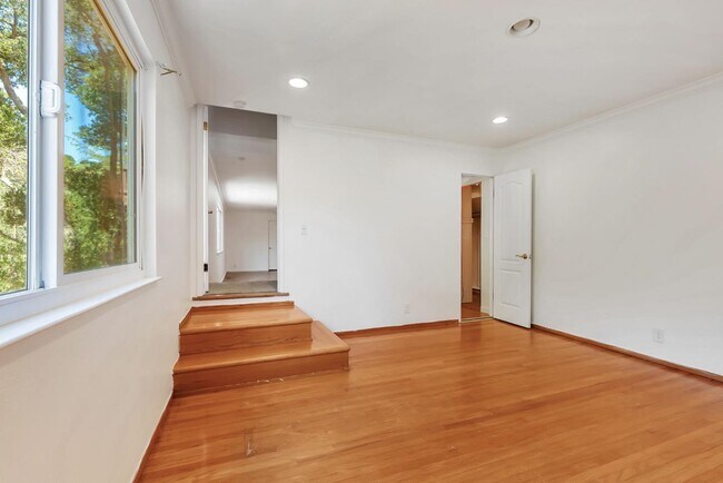 Building Photo - 17 Muth Dr