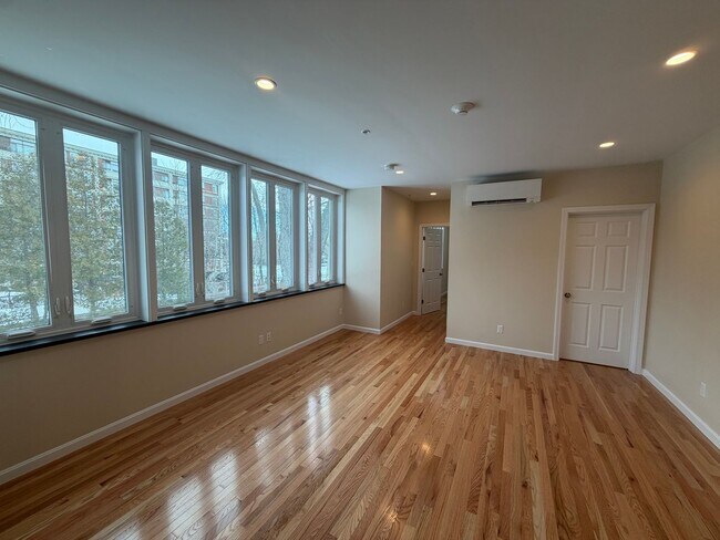 Building Photo - 85 Lowell St