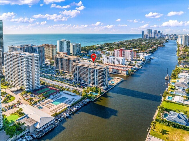 Building Photo - 2017 S Ocean Dr