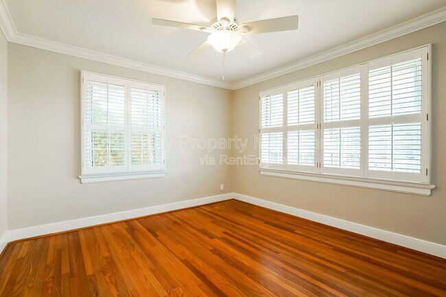 Building Photo - 3401 White Oak Rd