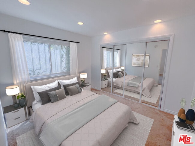 Building Photo - 6752 Hillpark Dr