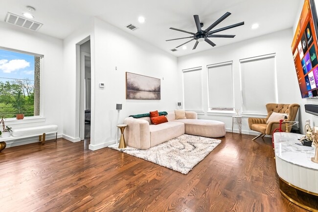 Building Photo - 1211 Bonnie View Rd