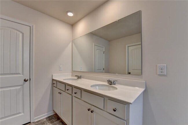 Building Photo - 31 Valleywood Ct