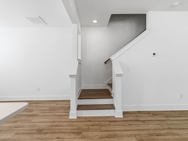 Building Photo - 105 Cobden Ct