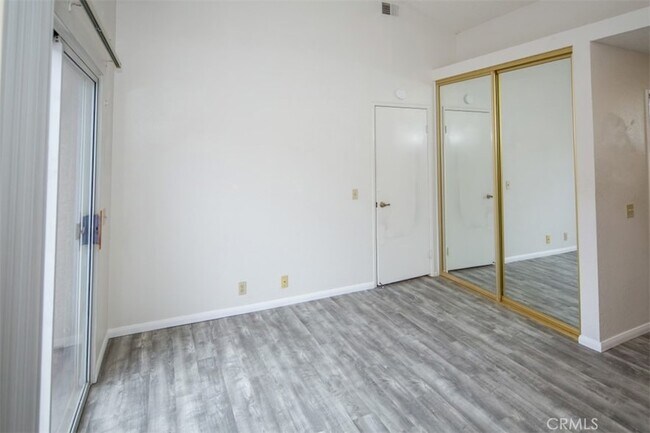 Building Photo - 29 Blue Oak