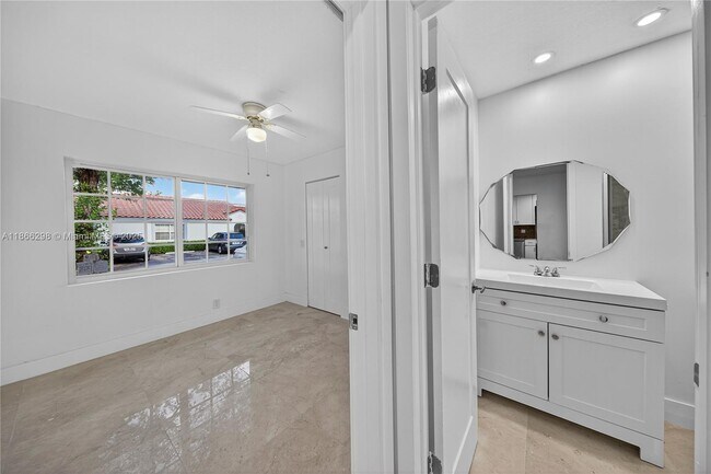 Building Photo - 1545 Springside Dr