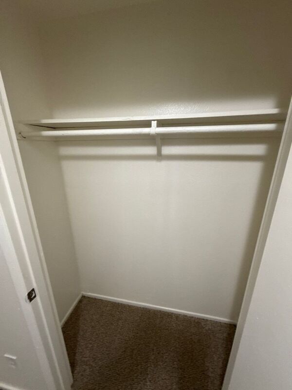 Building Photo - 848 Plymouth Dr NE