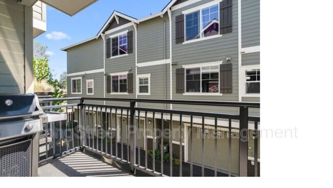Building Photo - 5005 SE Tibbets St