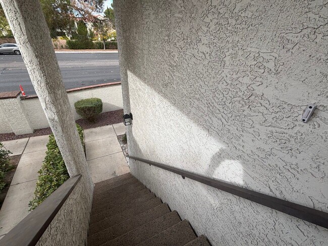 Building Photo - 2 Br/2 Ba. Condo on 2nd fl.