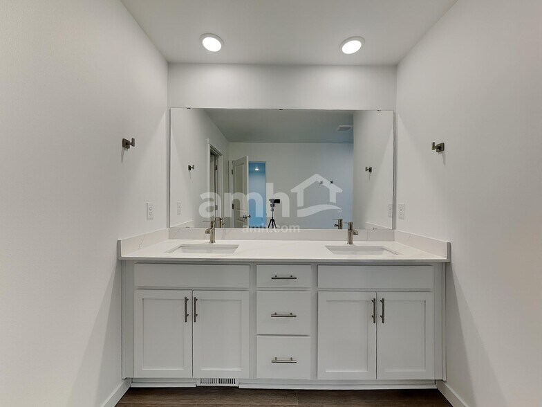 Building Photo - 5132 Turnstone St SE