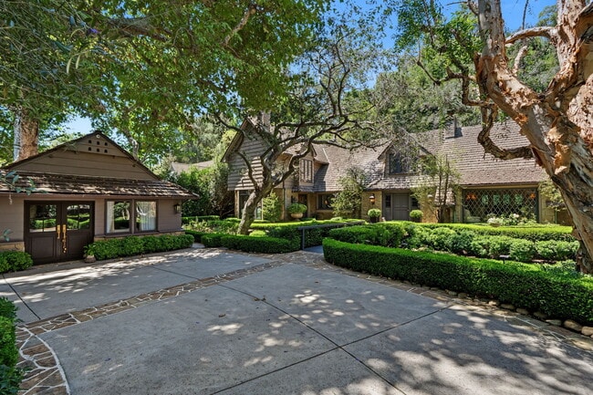 Building Photo - 575 N Beverly Glen Blvd