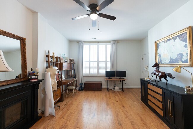 Building Photo - 360 S Elm St