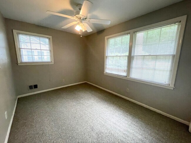 Building Photo - Forest Acres Home