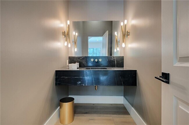 Building Photo - 3570 Knollwood Dr NW