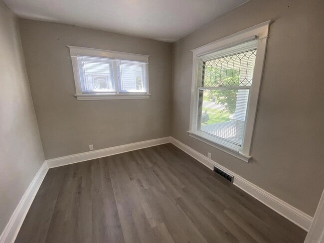 Building Photo - 318 Haney Ave