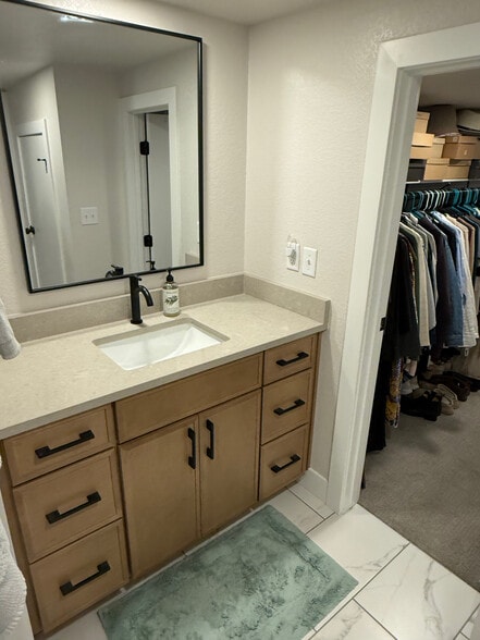Downstairs bathroom - 3423 N Saint Paul St