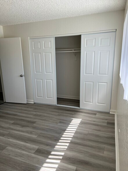 Building Photo - 43711 Challenger Way