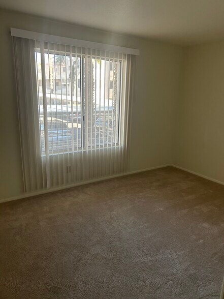 Building Photo - 2044 Mesquite Ln