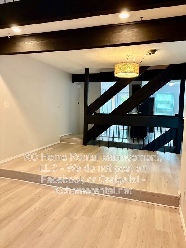 Building Photo - 8027 N Stoddard Ave