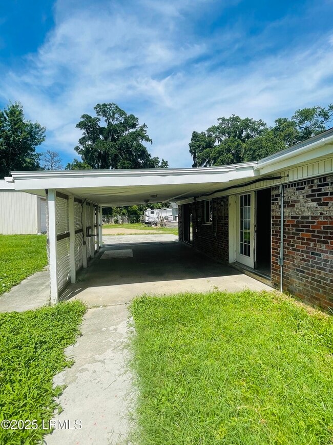 Building Photo - 3005 Shell Point Rd