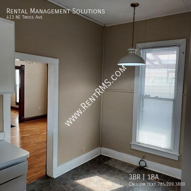 Building Photo - 413 NE Twiss Ave