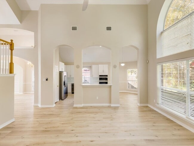 Building Photo - 1622 Stratford Dr