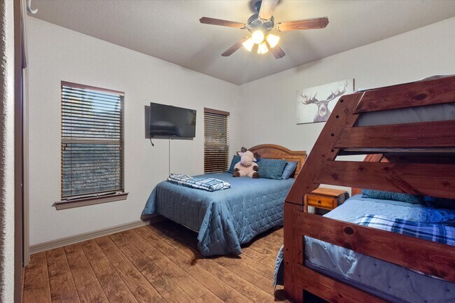 Building Photo - 785 Lake Forest