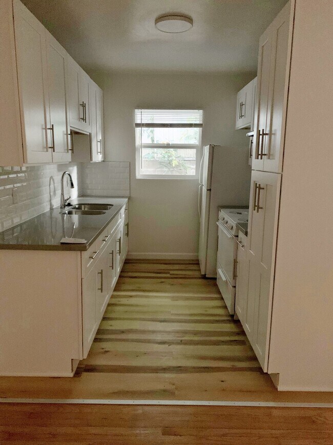 Building Photo - 1231 N Formosa Ave