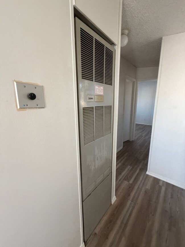 Building Photo - cute and cozy