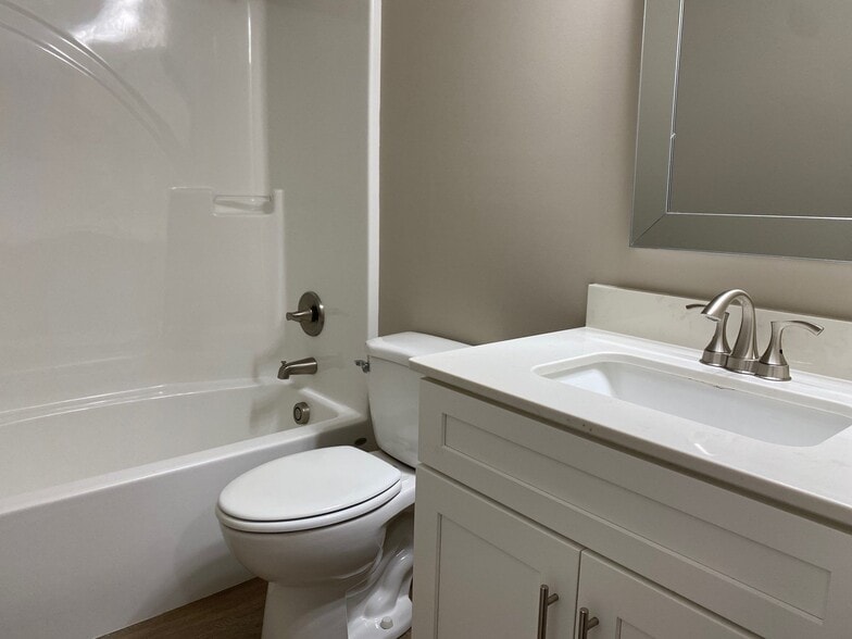 Building Photo - 160 Livingston Way