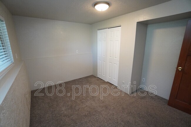 Building Photo - 698 Berwick Dr