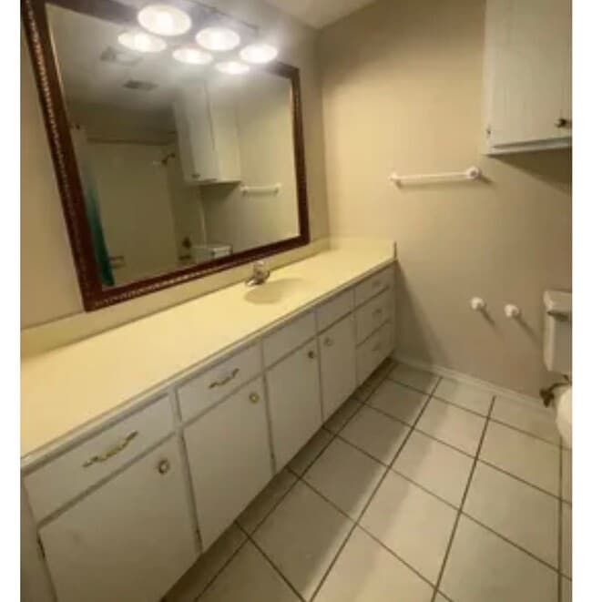 Building Photo - Well-maintained 3-bedroom, 2-bath home