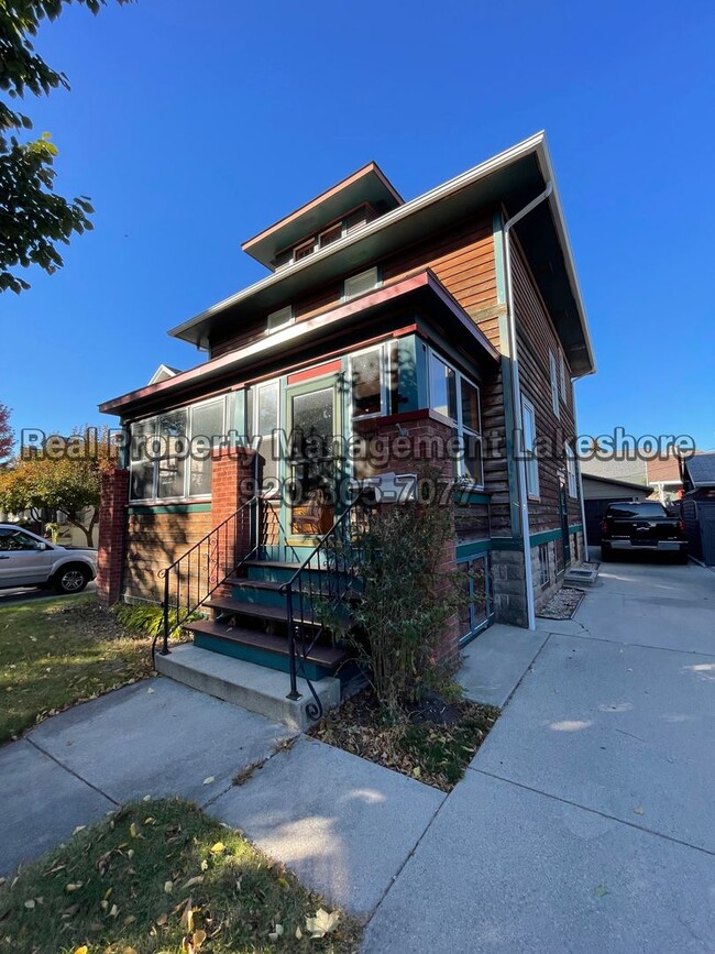 Building Photo - Fully Furnished House - Six or Twelve Mont...