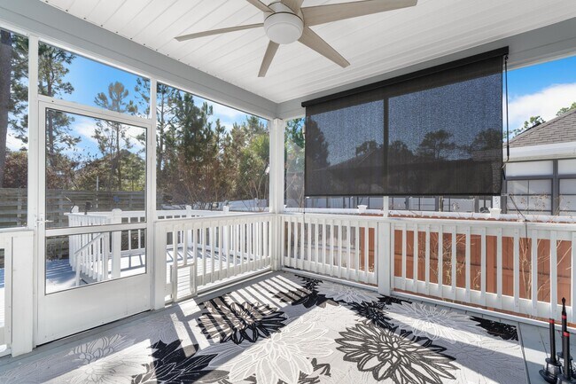 Building Photo - 590 Las Roblas Grande Dr