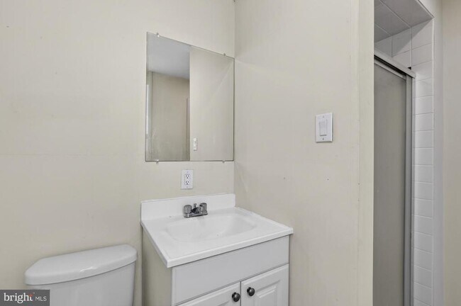 Building Photo - 219 Hermitage St