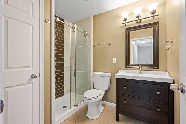 Building Photo - Incredible 5BD/2BA HGTV Remodeled Home nea...