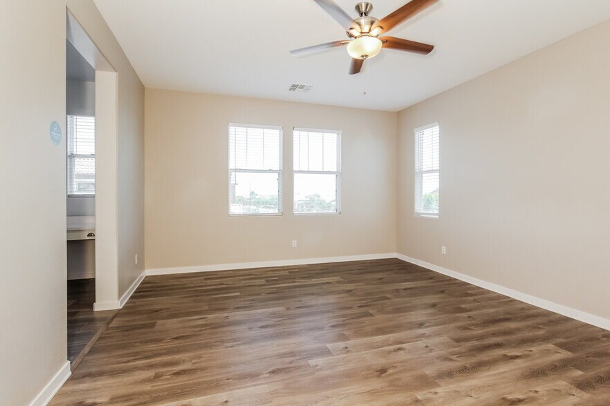 Building Photo - 2664 S Santa Rita