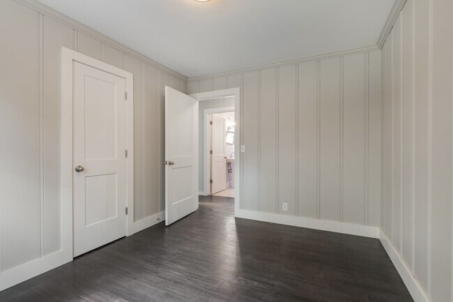 Building Photo - 2129 Crystal Dr
