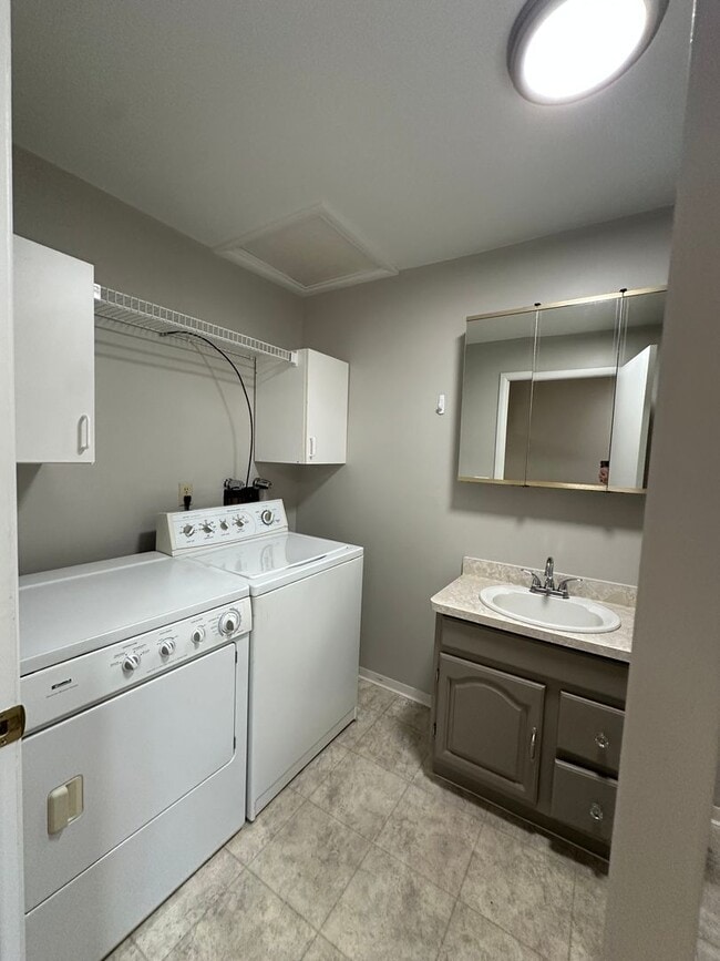 Building Photo - Great location in Meridian for this 3 bedr...