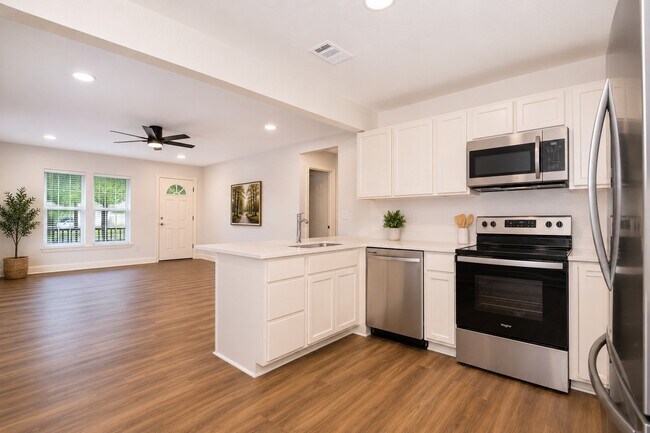 Building Photo - 1011 N Valderas St