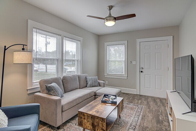 Building Photo - Adorable Duplex Off N Josephine Boyd - Ful...